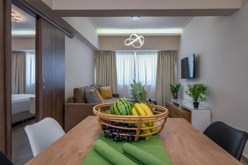 Superb suite on Aiolou street - Image 1