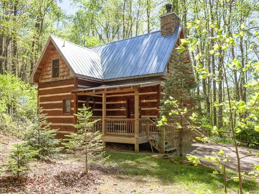 Creekside Cabin - Log Cabin med udendørs boblebad - Image 1