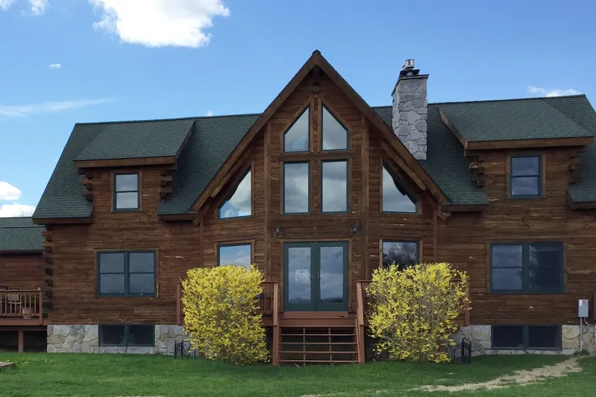 Saratoga Luxury Log home - track week special! - Image 1