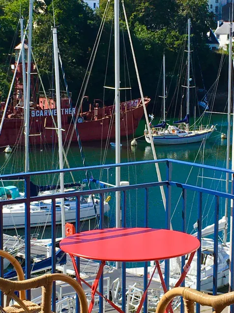 Apartment with panoramic view of the boats - Image 1