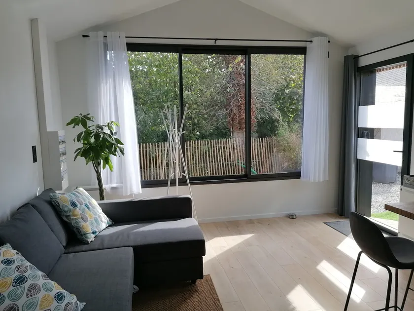 New studio, warm and good location. - Image 1