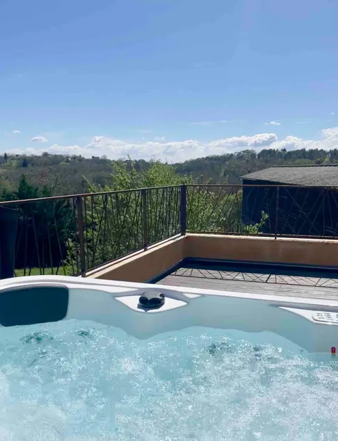 Gîte in Périgord with 3 bedrooms and jacuzzi - Image 1