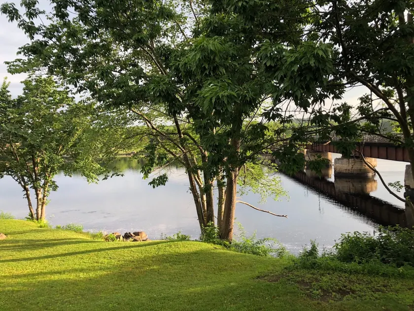 Cozy House on the River - Image 1