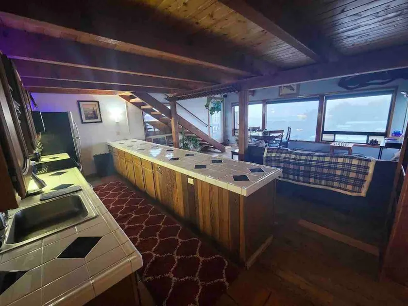 Private Condo Above Spinner's Restaurant-Oceanview - Image 1