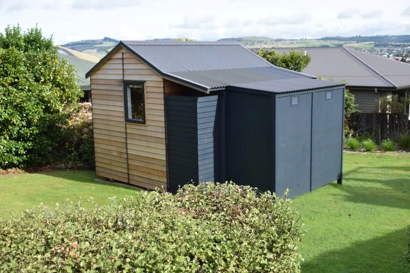 Cosy Hilltop Cedar Cabin. - Image 1