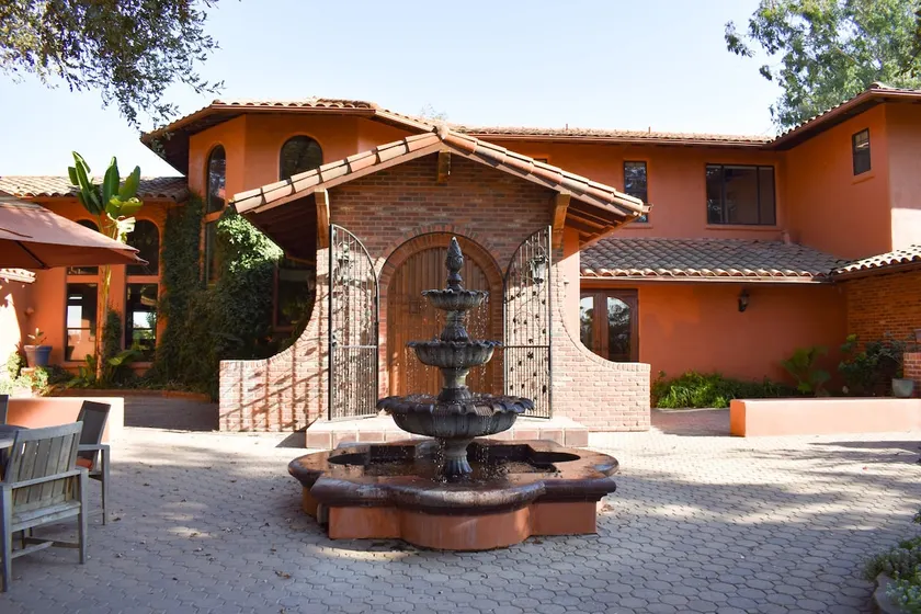 Wine Country Ranch Retreat, sleeps 16, 2HRS to SF - Image 1