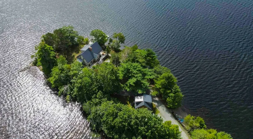 Lakefront Cottage on a Peninsula - Image 1