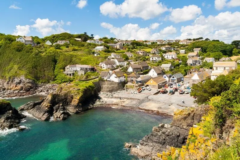 Idyllisk reträtt i Cadgwith Cove - promenad till strand, pub och café - Image 1