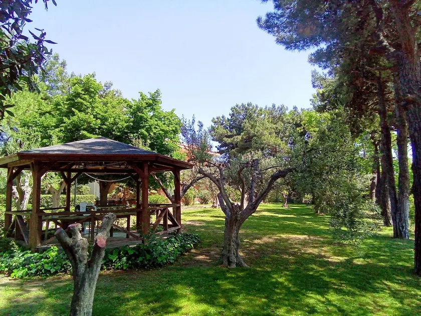 Sea-esta Coastal Retreat - Image 1