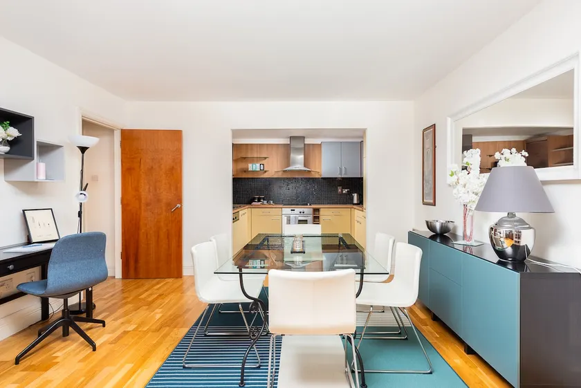 Apt 58 Adelaide Square - Image 1
