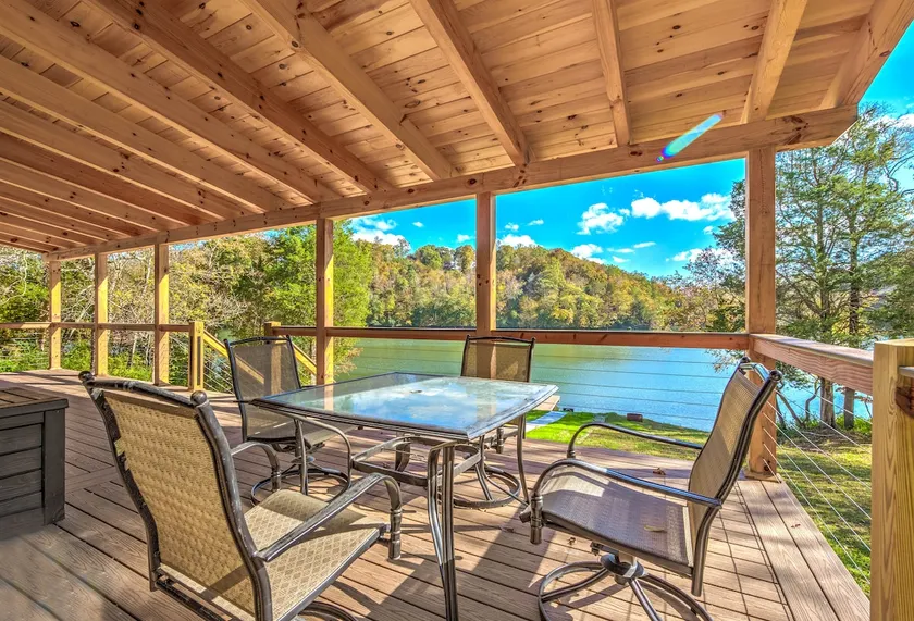 Relaxing Retreat with Beautiful Lake views - Image 1