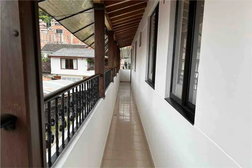 El Retiro, beautiful 3br apartment, private patio - Image 1