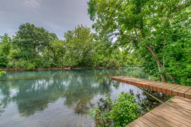 *Riverfront Entry in SMTX*Huge shaded yard*Sleep10 - Image 1