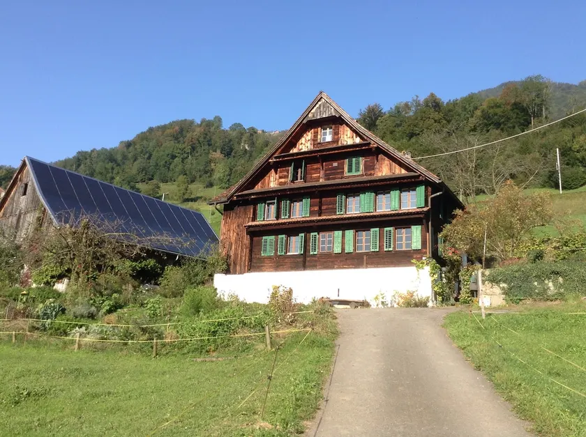 Farmhouse with fantastic lake view - Image 1