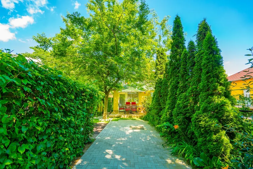 Apartment in Green Garden with Open-Air Gym - Image 1