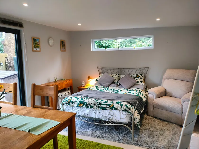 A Cosy Garden Room. - Image 1