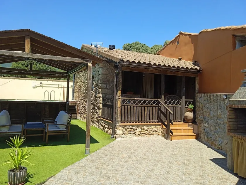The Country House - Image 1