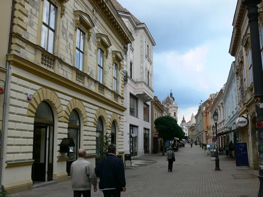 Sunny City Center Apartman - Image 1