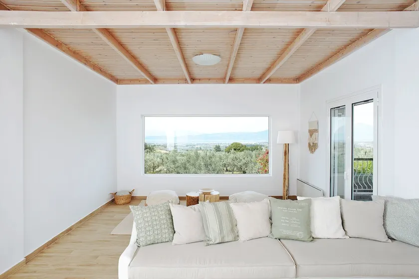Cottage house in olive grove - Image 1