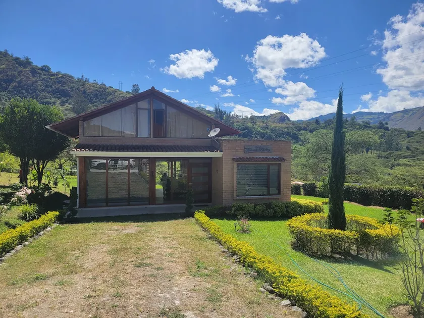 Cheerful country house near the valley - Image 1