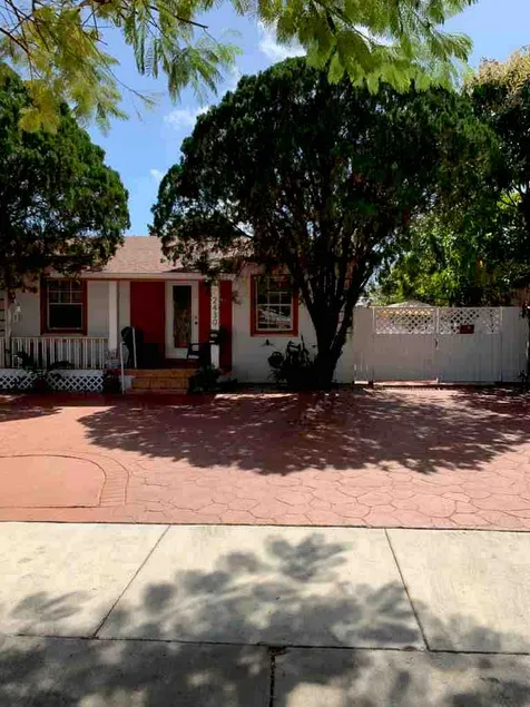 Sweetheart Cozy Home in the west of wynwood - Image 1