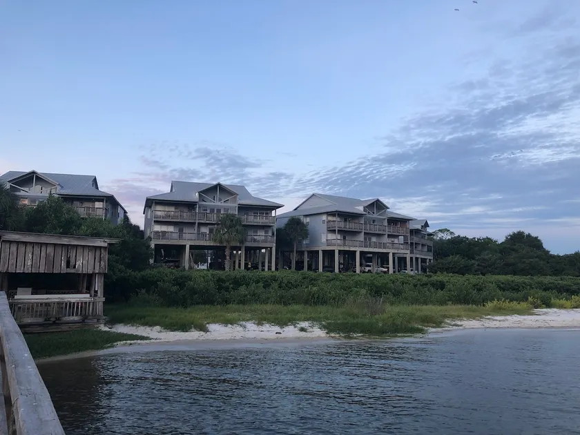 Cozy 2-Bed Condo, Walk to Beach & Dining - Image 1