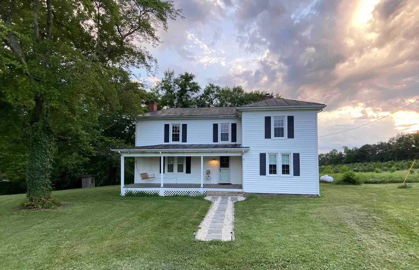 The Farmhouse At Stoney Ridge - Image 1