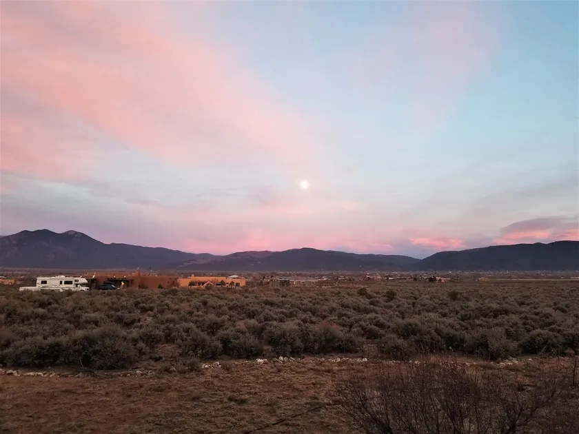 Serene, Pet Friendly Home with 360 Mountain Views - Image 1