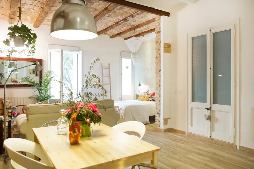 Renovated & Vintage Sagrada Familia - HUTB-010857 - Image 1