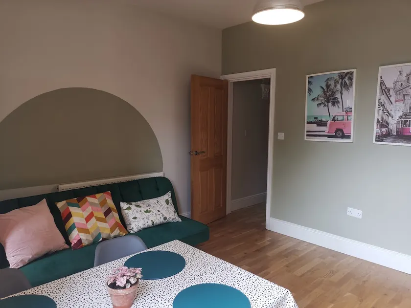 Central Derby pride park 4 bedrooms 7 beds -Spacious contractors large group -FREE PARKING - Image 1