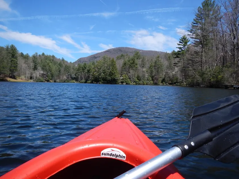 Lakefront cabin getaway - Image 1