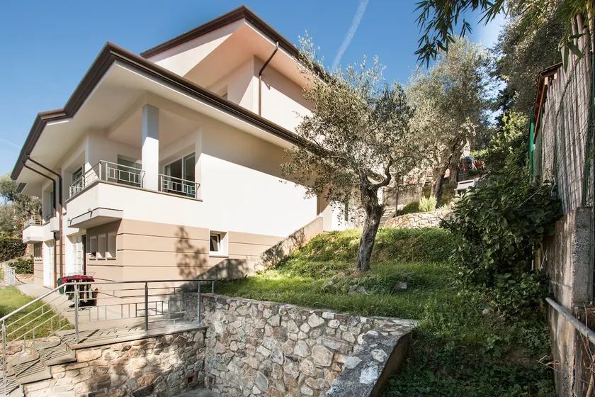 Villa in the olive groves 15 minutes from the sea - Image 1