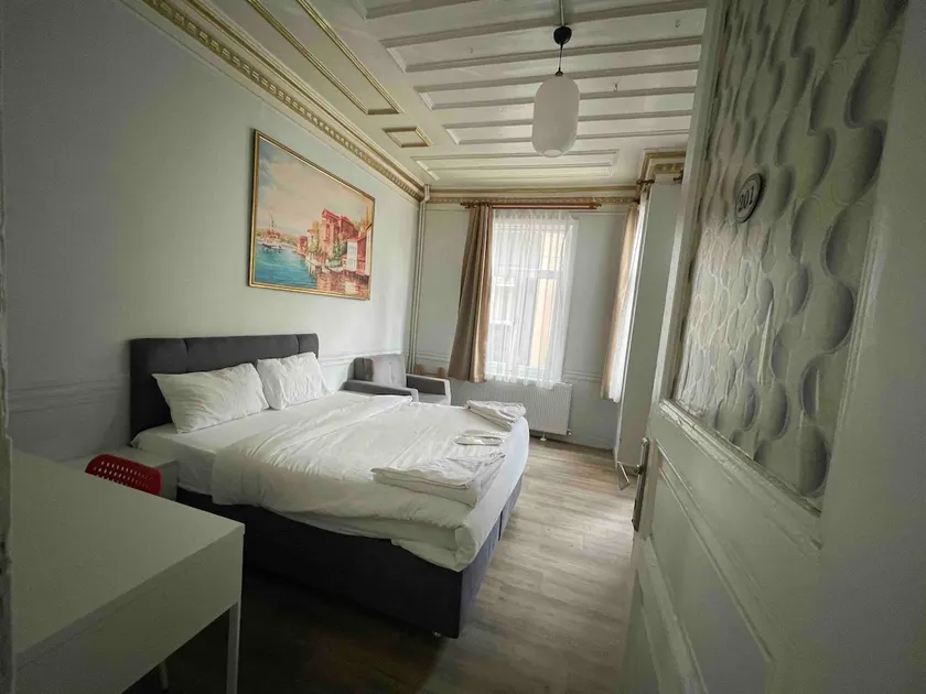 Studio House in Golden Horn - Image 1