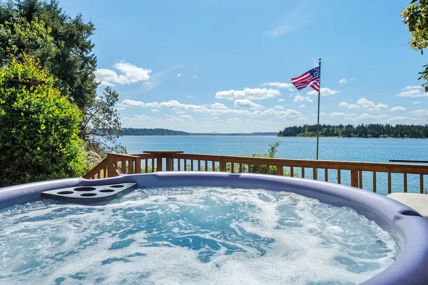 Anderson Island Luxury Beach Home. Kayak, HotTub, Paddle Board, Beachfront, View - Image 1
