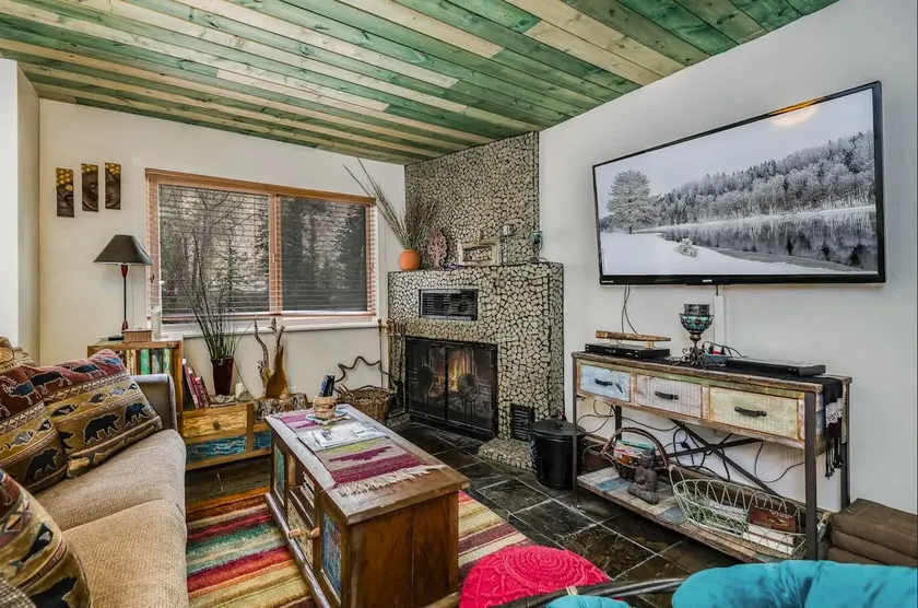 Enchanting 2 Bedroom Riverfront Retreat - Image 1