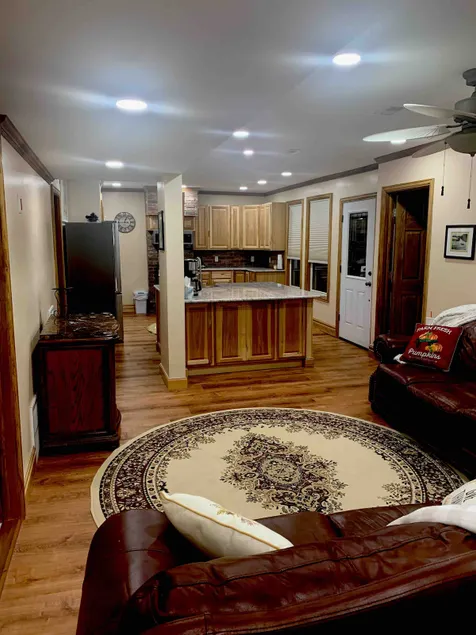Historic Niagara falls home w/ indoor jacuzzi spa - Image 1