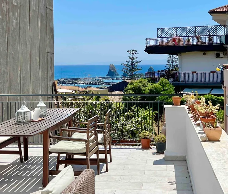 Chic & Modern by the Sea- Casa Oliva, Aci Trezza - Image 1