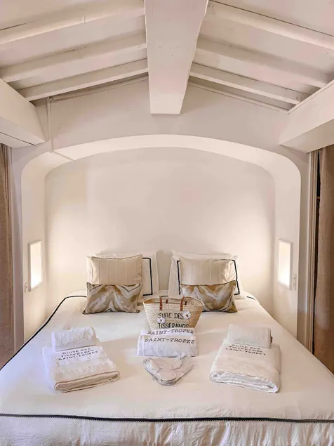 Weavers Suite - Image 1
