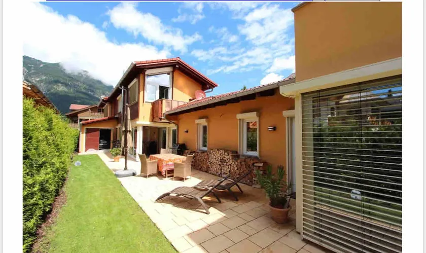 Alpine Escape Holiday Home with Mountain View - Image 1