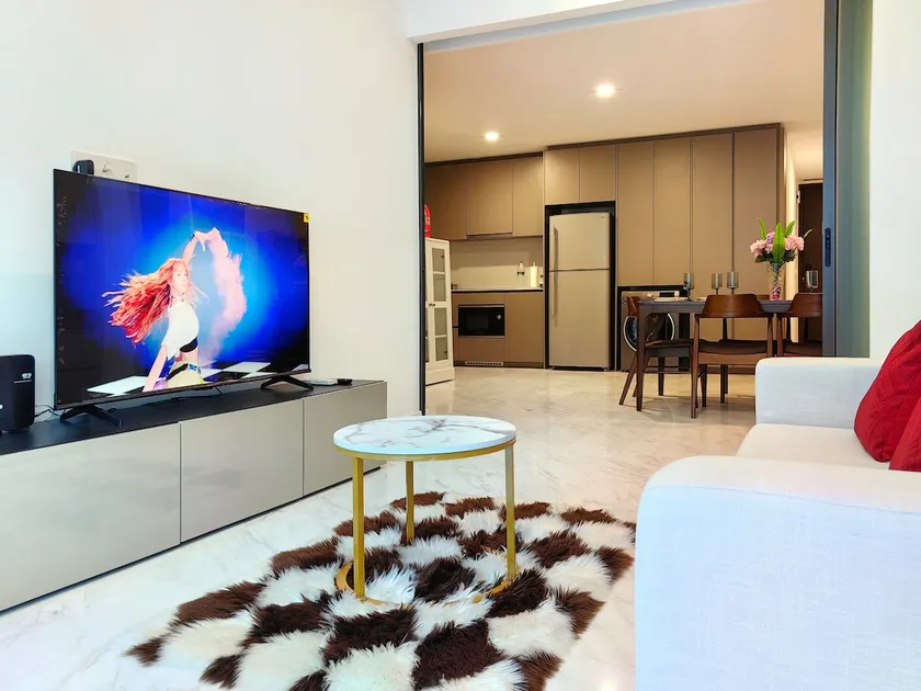 Gorgeous Eaton 1+1 BR @ KLCC / Pavilion - Image 1