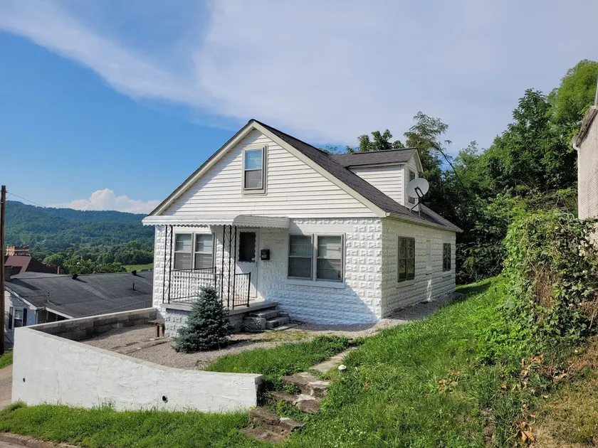 Mountain Views, Walking distance to State Park - Image 1