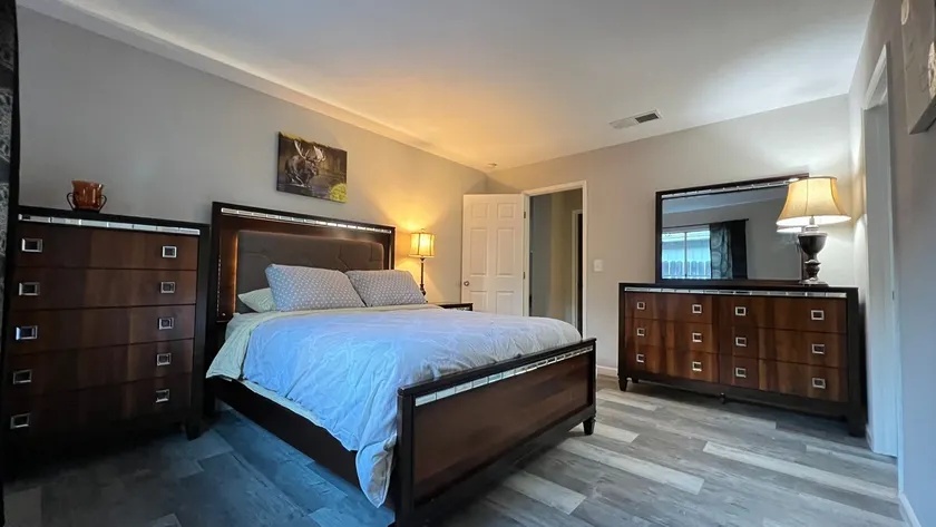 2/2 Duplex at I-80. Clean and comfortable. - Image 1