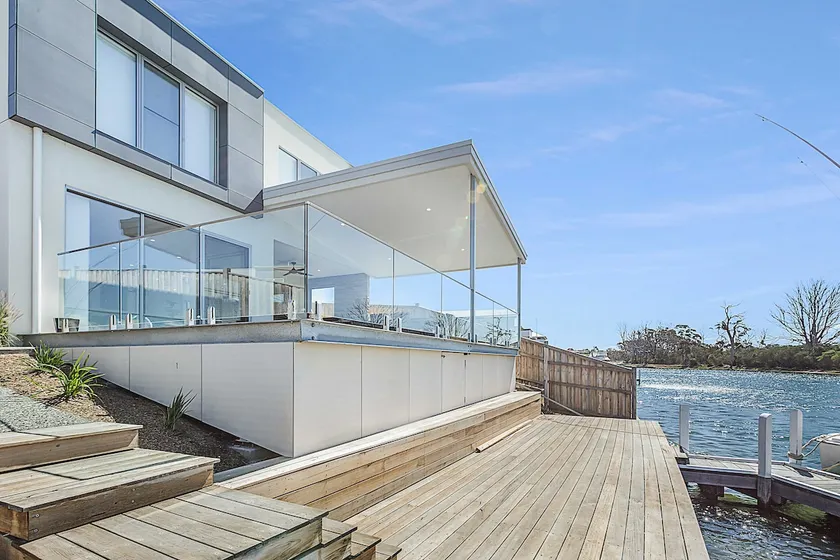 Anchored - Waterfront 5BR Home, BBQ, Lake Access - Image 1