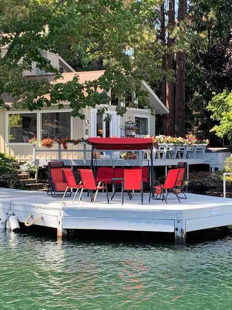Safe private waterfront Amazing location and home - Image 1