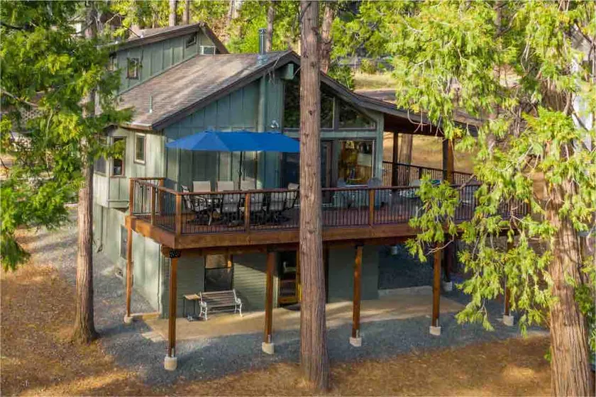 The NuttyBear Cabin with Hot Tub - Image 1
