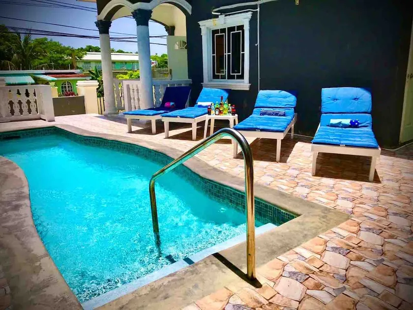 4-Zimmer-Villa mit privatem Pool - Image 1