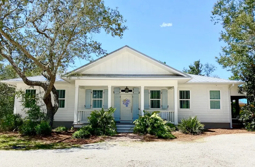 The Cottage By The Bay - Image 1