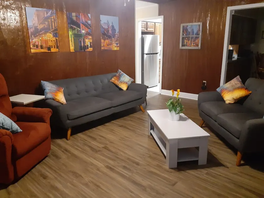 City Light's Metairie, 2or3,Br. corporate welcome - Image 1