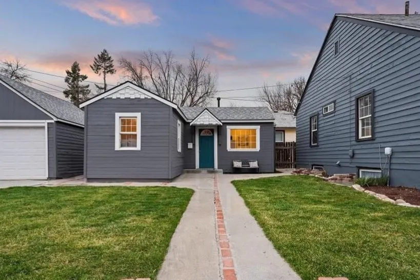 ⭐️STEPS FROM THE TRAIN DEPOT⭐️ 1 BD GUEST HOUSE - Image 1
