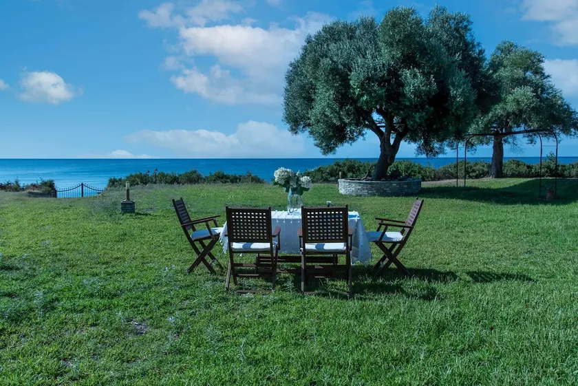ALKEA beachfront apartment Moles Kalives Halkidiki - Image 1